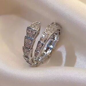 Serpenti Elegant Silver Crystal Ring